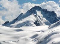 阿尔卑斯山是哪个国家的？阿尔卑斯山是不是最大的山？