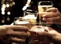 婚礼上伴郎怎么给新郎挡酒 正确的挡酒姿势伴郎一定要学会