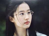 刘亦菲曝光新恋情？男方身份曝光后，网友：这要怎么谈恋爱？