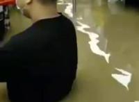 郑州地铁5号线生死营救 看到消防员那一刻燃起希望！？