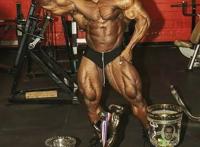 健美先生凯格林介绍：会画画善跳舞、健美界的肌肉猛男艺术大师