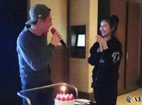 林心如离了婚是真的吗 晒与老公霍建华亲密照破离婚传闻