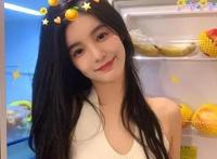 抖音小怡同学长相分析,小怡同学小时候的照片,整容前后对比