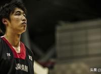 归化球员张本天杰，因何引发争议？