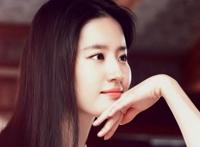 刘亦菲在访谈中提起胡歌,刘亦菲和胡歌是什么关系