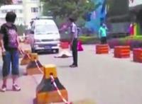 女版药家鑫撞人后裸身阻救援 疑老公出轨报复社会