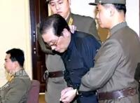 金正恩处决张成泽：高射机枪打碎火焰喷射器烧成灰烬