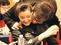 强搂宋祖英官员为何说和成龙没法比？