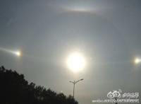 《近日内蒙赤峰上空出现多个太阳天象》