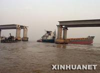 浙江一轮船与宁波金塘大桥碰撞四人失踪(图)