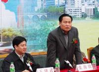 市长张海钦与姐妹花同睡一床，对比尖叫声！