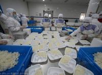 动车高铁上的盒饭是这样做的 你信吗？