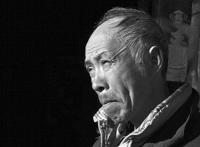 北京井底人：曾被城管关狗笼子里 谈何尊严