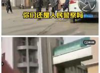 不草包的支书和警察与草包的记者和安保