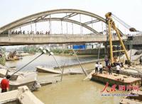 江苏常州公路大桥突然倒塌(组图)