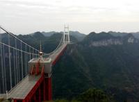 现代公路奇观：吉首矮寨大桥