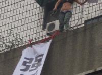 脱衣解裤抗强拆,女人也疯狂
