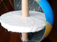 地球空心，地心有两个大洞，像个陀罗，地心旋盘贯柱论