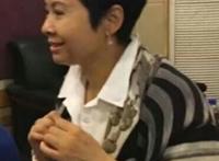 54岁的董文华风采依旧，有个男人守在她身后32年了