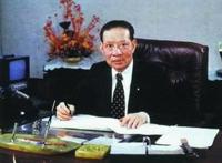 李嘉诚从大陆撤资，香港另外四大家族去哪了？