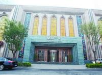 “皇家一号”女公关月收入最低10万（图）