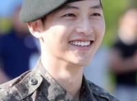 李敏镐退役人帅腿长气质好，李胜利朴有天污染的韩国娱乐圈需要他