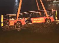 重庆坠江公交黑匣子被找到，曝光坠江真相（令人气愤）