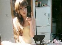 香港王嘉韵被称充气妹，白皙皮肤丰满胸部宛如充气娃娃