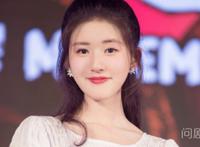 赵露思真实身高多高，和丁禹兮站在一起一目了然（官方身高163）