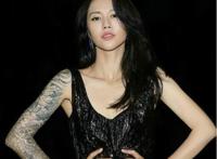 谭维维纹身，布满手臂和后背惹争议(每一个纹身都有独特的意义)