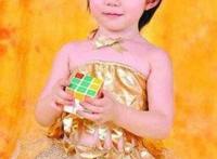 世界上最年轻的魔方复原者，中国谢恩希(3岁零4个月)