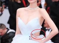 奚梦瑶腰部赘肉凸起明显，何猷君家伙食太好(网友称幸福肥)