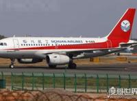 川航迫降空姐哭了，飞机颠簸副驾飞出窗外(全机组人员生死攸关)