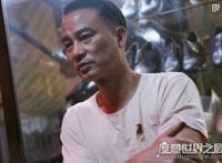 任达华的哥哥任达荣是高级警务人员，连港老大向华强都怕他三分