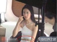 刘亦菲重返校园打羽毛球，素颜照甜美可人打破怀孕说