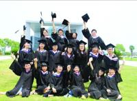 世界上最恐怖的毕业照，一眼看不出问题（莫名诡异）