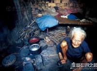 听林石姑讲述慰安妇的故事，19岁的她逃过屠杀却逃不过被糟蹋