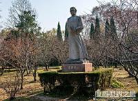 《红楼梦》曹雪芹是哪个朝代的？是男是女？(清朝人士/男性)