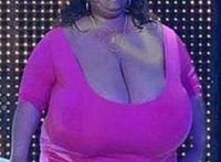 世界胸部最大的女人盘点，第一名的胸重达36斤(罩杯102zzz)