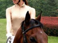 林志玲的胸被马踩爆变平胸，隆假胸惨遭言承旭抛弃