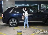 周洁琼否认恋情，但是多处细节被扒(接机车辆乃王思聪同款)
