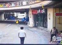 苏州商业街爆炸，致两名男子受伤(相邻两店铺也被炸毁)