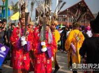 景颇族的风俗习惯是怎样，盛行杀牲畜祭鬼魂(鬼魂有好坏之分)