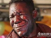 最丑的男人马斯韦努，四次蝉联最丑比赛冠军(外貌丑陋无比)
