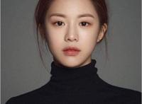 高允真整形前照片曝光，丑小鸭变白天鹅(堪称韩国整容模板)