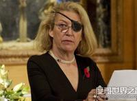 战地女记者玛丽·科尔文，采访中眼睛被炸瞎(用生命记录战争)