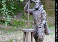 世界上第一台望远镜，发明于1694年的伽利略望远镜（观测月球）