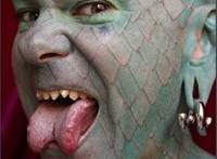 蜥蜴人埃里克·斯普拉格, 揭秘世界变态恐怖整容