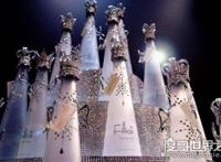 世界上奢侈矿泉水，Fillico售价每瓶100美元（瓶身用水晶装饰）