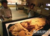 千年女尸复活走出古墓，没过多久就因为疾病死去